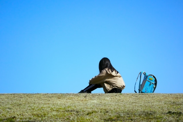 小学生の不登校は増えている？原因と家庭でできるサポート方法